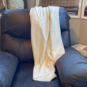 NWT 100% 4 Ply Cashmere Ex Large Throw or Blanket
